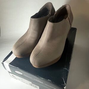 Dr. Scholl's Women's Harlow Wedge Booties Taupe 7.5 M Like New (Never Worn)